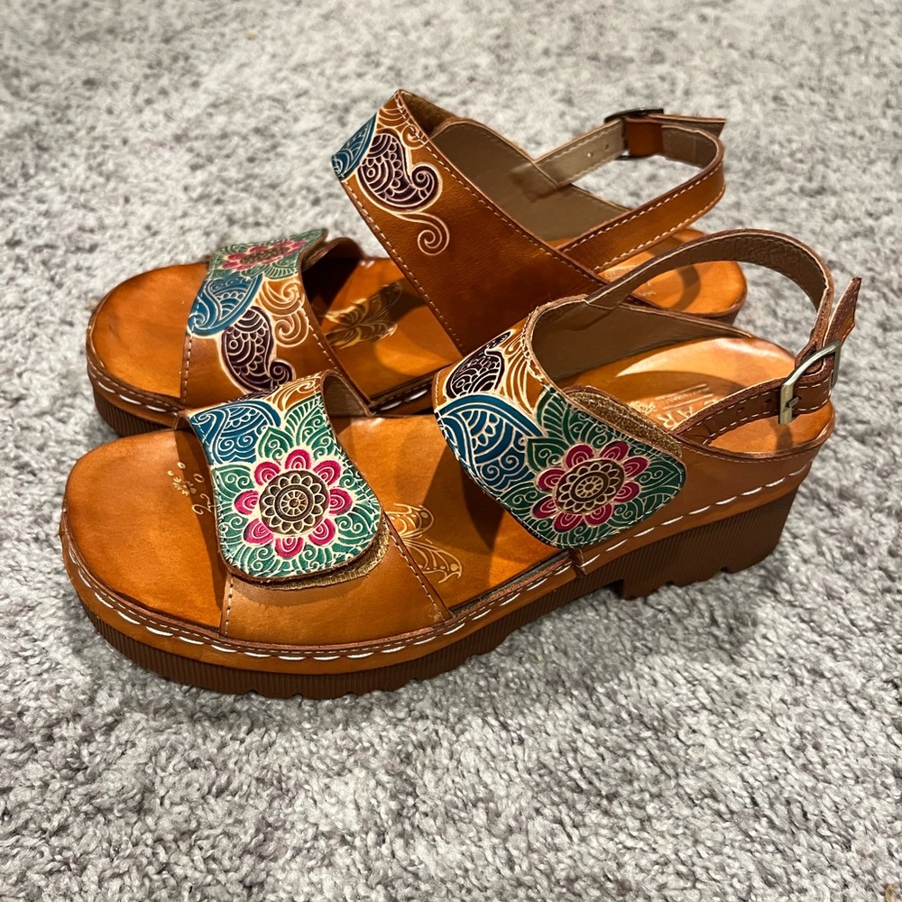 L'ARTISTE SAHANA ANKLE STRAP SANDALS